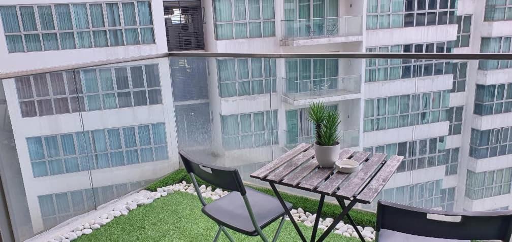 Regalia Suites With Infinity Pool Klcc By Staycation Homes Kuala Lumpur Exteriör bild