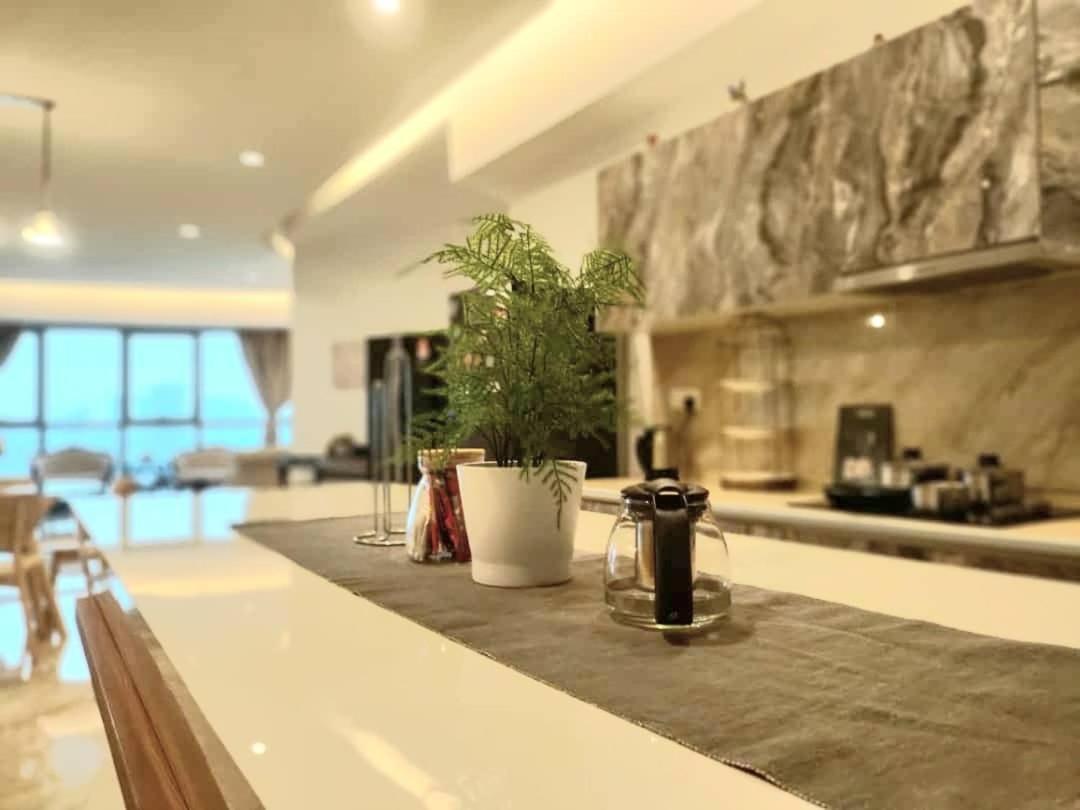 Regalia Suites With Infinity Pool Klcc By Staycation Homes Kuala Lumpur Exteriör bild